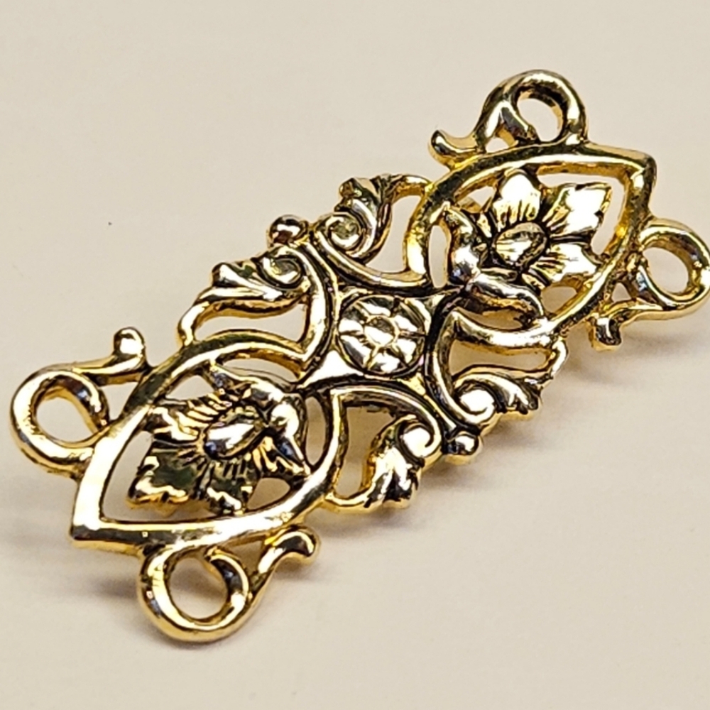 Vintage Floral Filigree Brooch - Picture 3 of 9